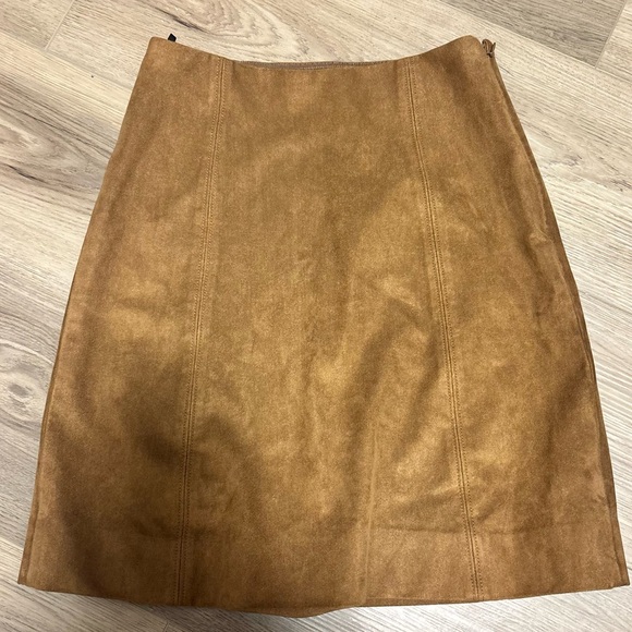 Babaton Dresses & Skirts - Babaton Tan Pencil Skirt Size 0